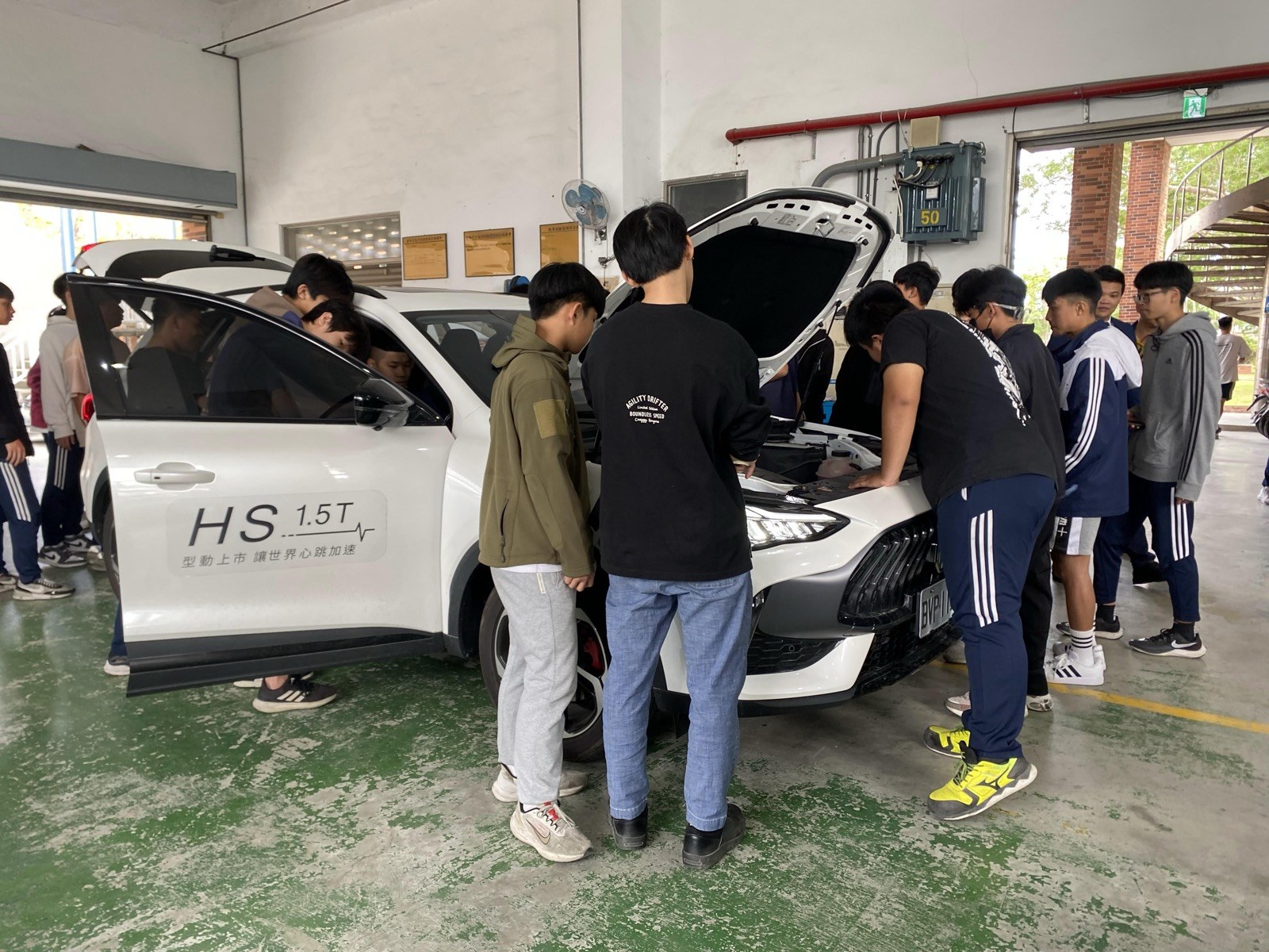 學生參與 MG 汽車講座與技術交流